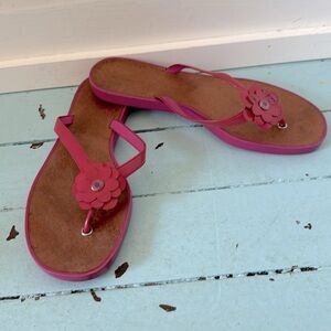 Coach 9M Lindy Hot Pink Leather /rubber flip flip Sandals flower Fuchsia…